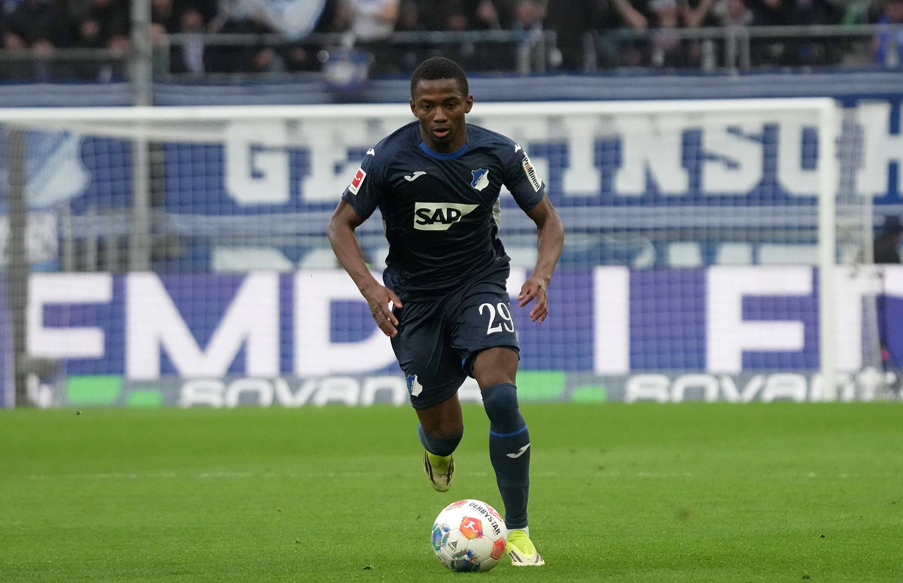 德天空：英超俱乐部有意20岁边锋图雷，霍芬海姆要价4000万欧以上