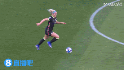 开场7分钟染黄！姚伟中场拦截放倒卡彭特，被主裁判出示黄牌