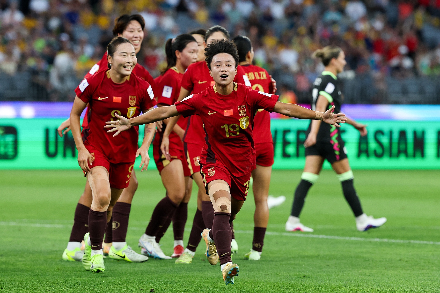 记者鼓励中国女足:虽有不甘但拼搏从未缺席,重整旗鼓再来