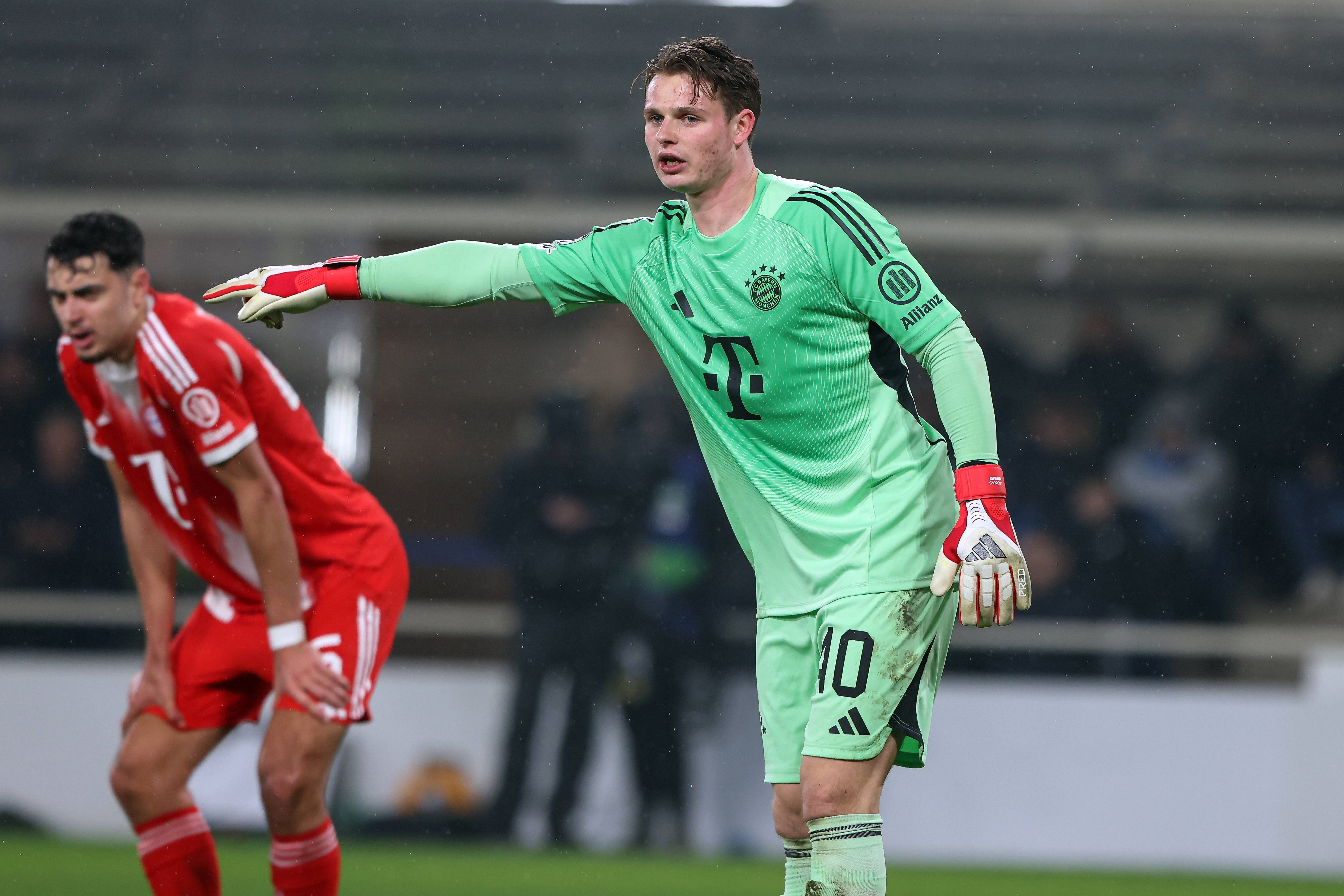 记者：乌尔比希今日参加拜仁训练，有望首发出战亚特兰大