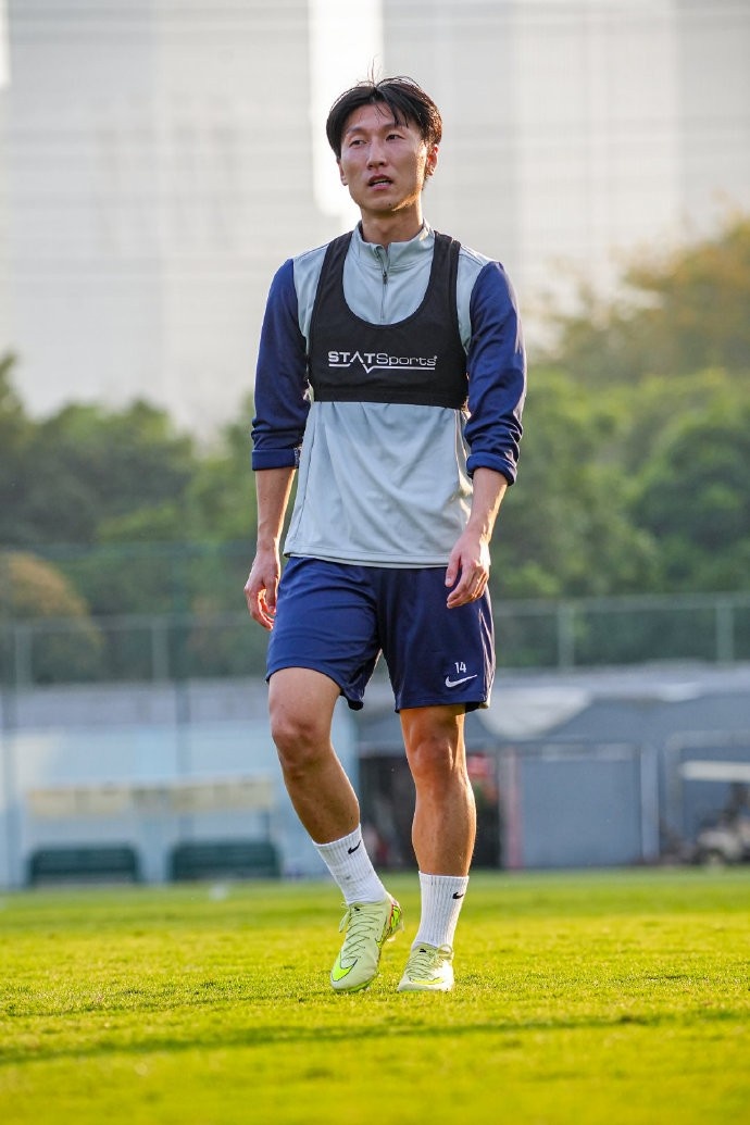 汗水不说话，每一滴付出，都是向前的力量        </div>
        <div class=