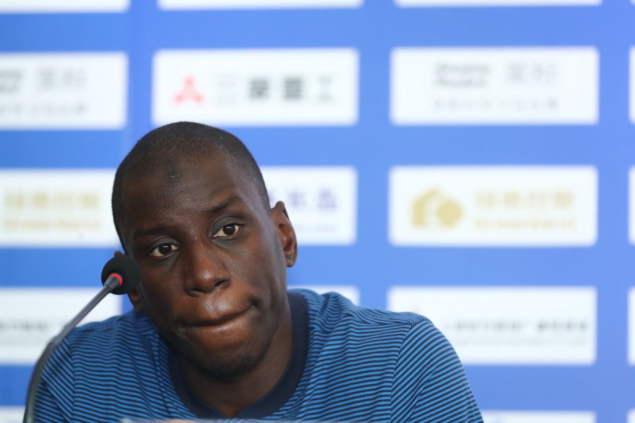 登巴巴：巴黎有成绩是因阵容精简，切尔西有30名球员很难有凝聚力