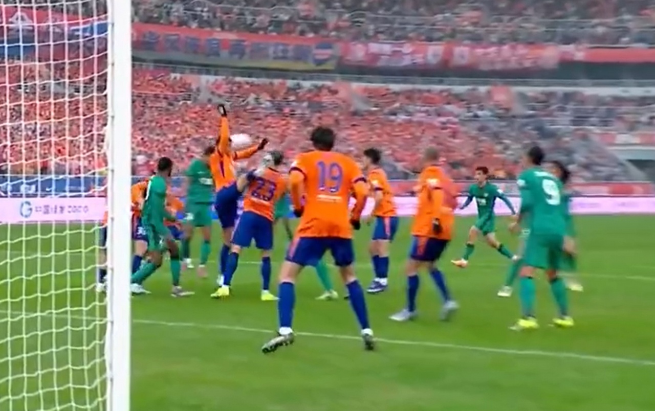 媒体人：足协评议结果还挺意外，可能手臂打开会被严判