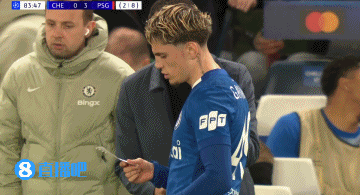 总比分2-8落后...罗塞尼尔塞给加纳乔小纸条面授机宜，蓝军仍落败