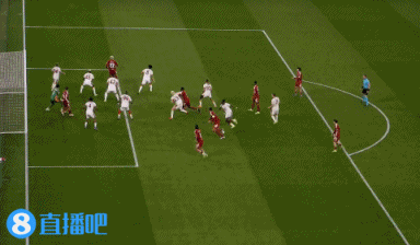 麦卡利斯特头球击中横梁，但这球也冲撞门将犯规在先