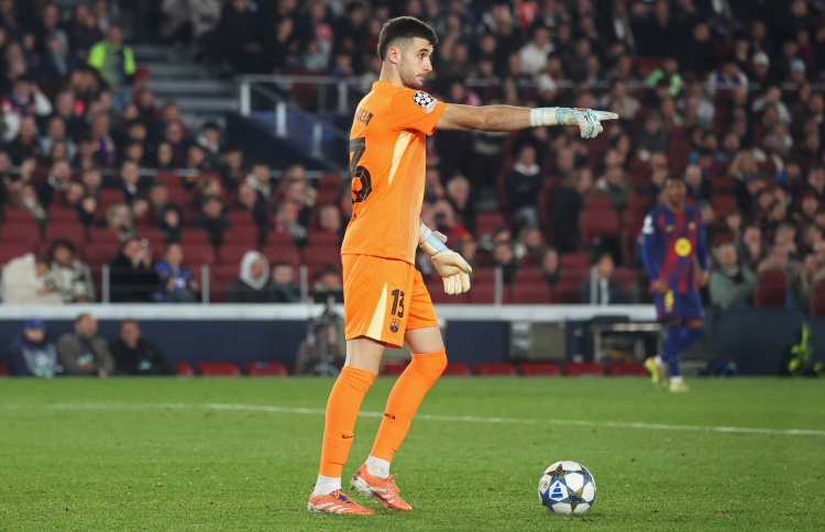 世体：霍安·加西亚目前看伤势不重，巴萨会尽快安排他做检查，