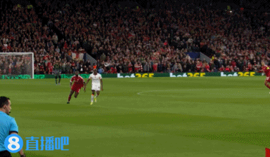 奥斯梅恩与科纳特对抗时倒地，两队发生小摩擦