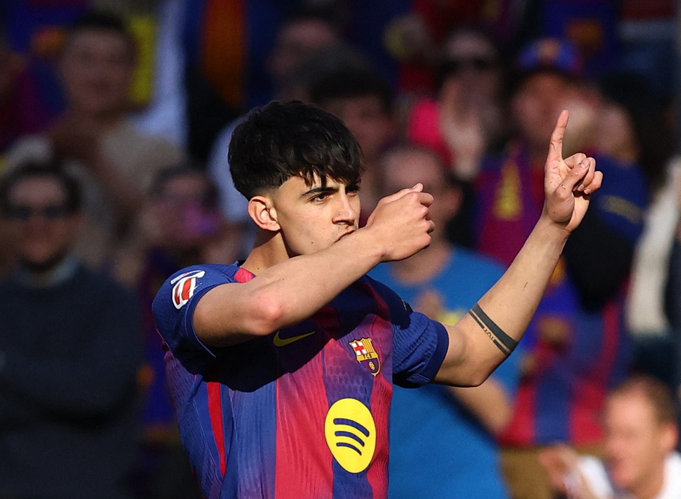 贝尔纳尔：上半场对手逼抢更激烈一些 我很高兴用进球帮助球队