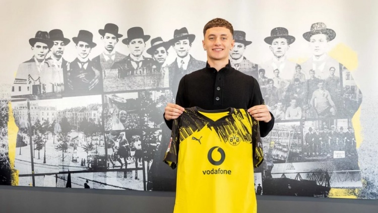 官方:多特与18岁后卫卢卡·雷吉亚尼签下职业合同