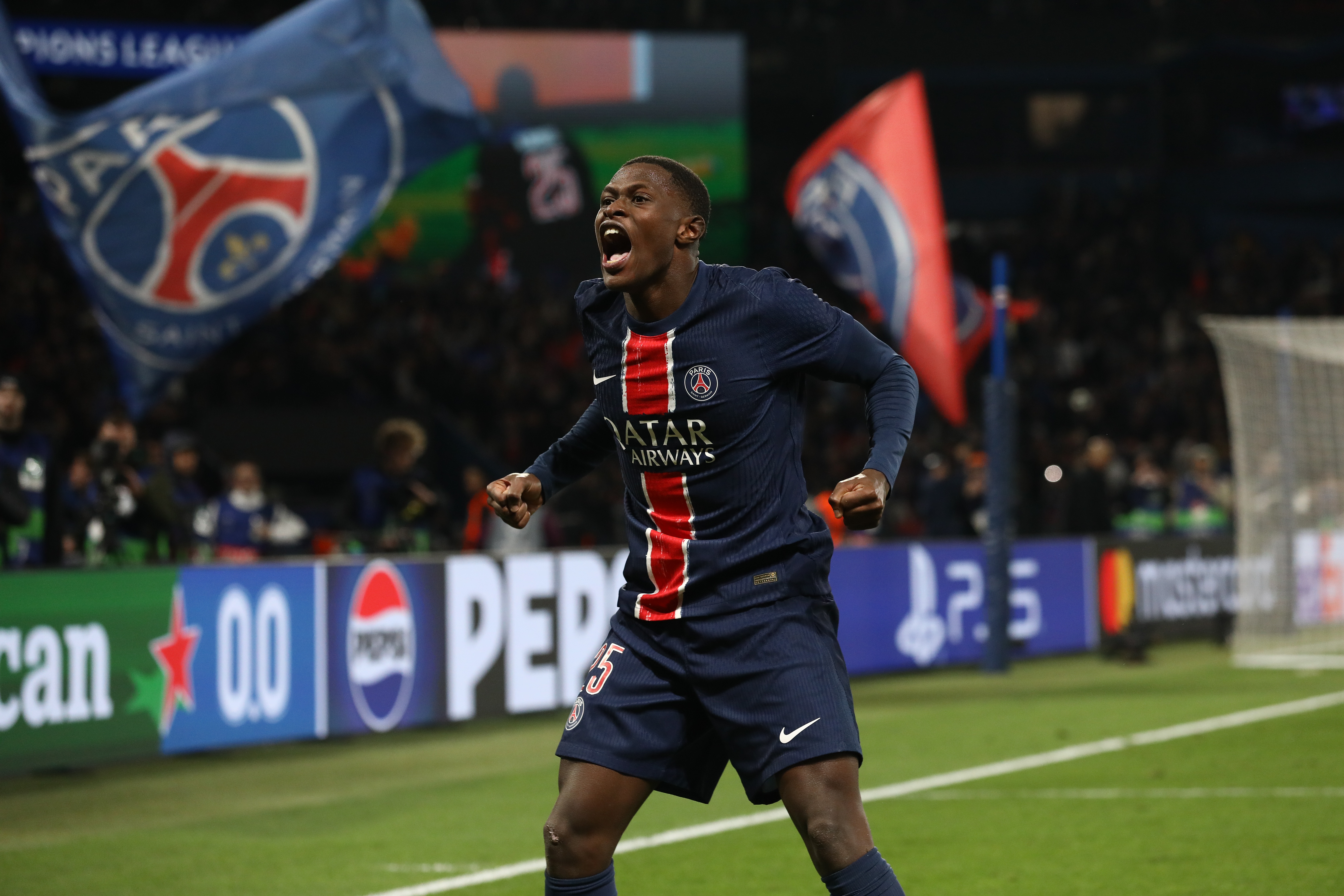 门德斯:每天都会叫巴尔科拉和我玩一局游戏,但他怕我不愿意