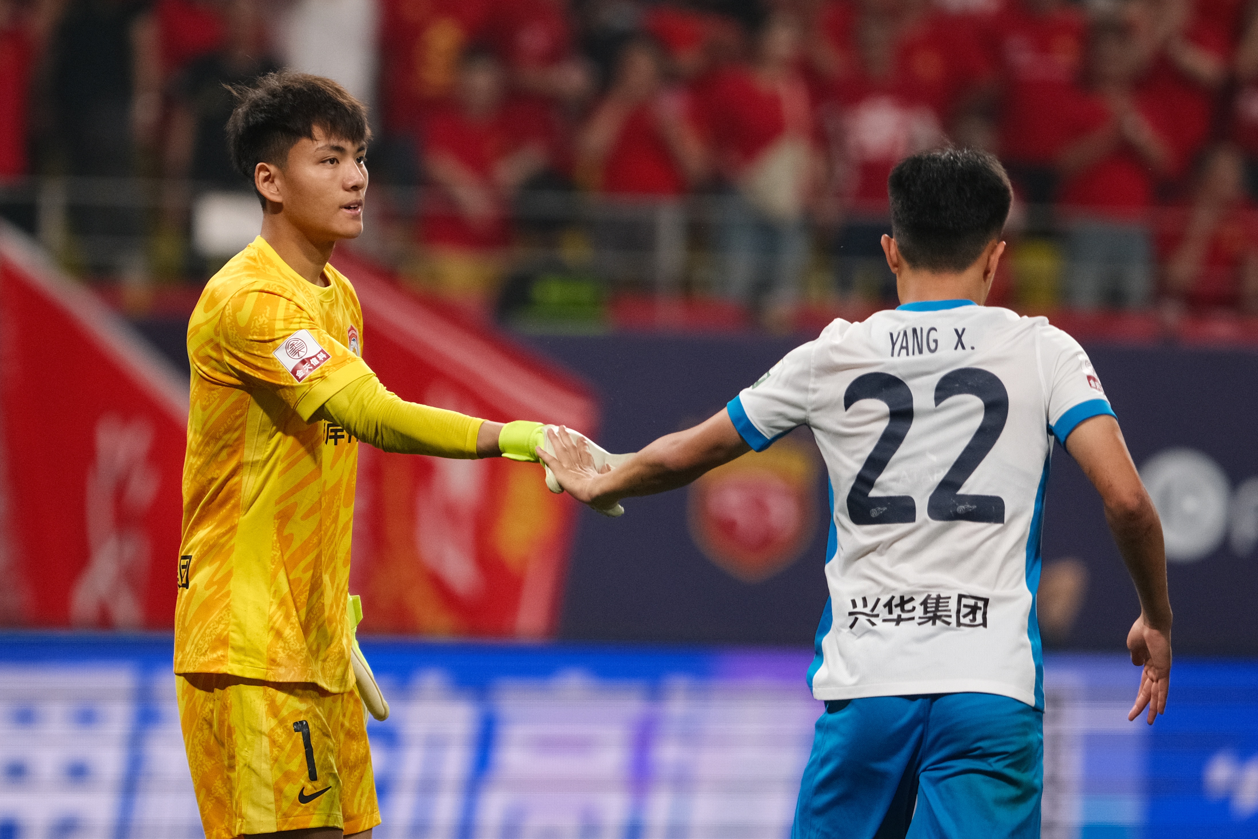 记者：李昊本来在国足征调之列，但上轮联赛肋部弄伤了