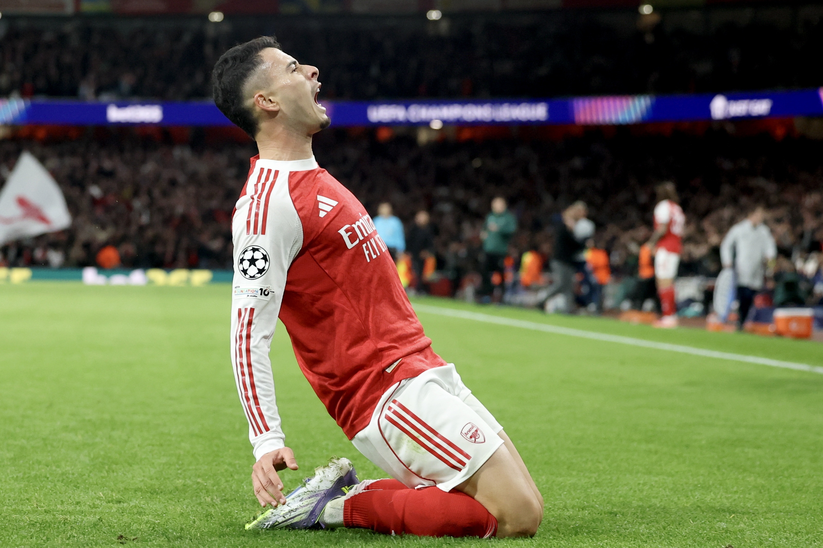 伊恩·赖特:马丁内利应该首发,他能带球帮助球队摆脱困境