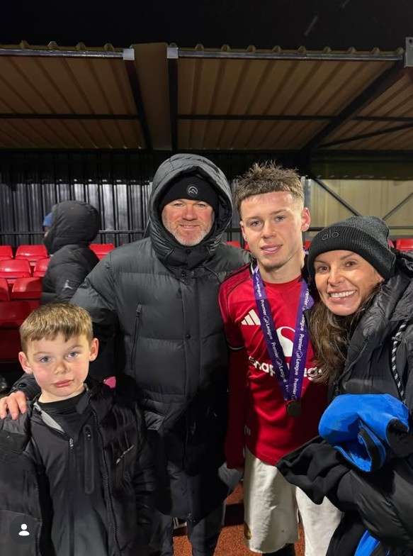 鲁尼祝贺儿子凯帮助曼联U16队夺冠，卡里克之子也在该队效力