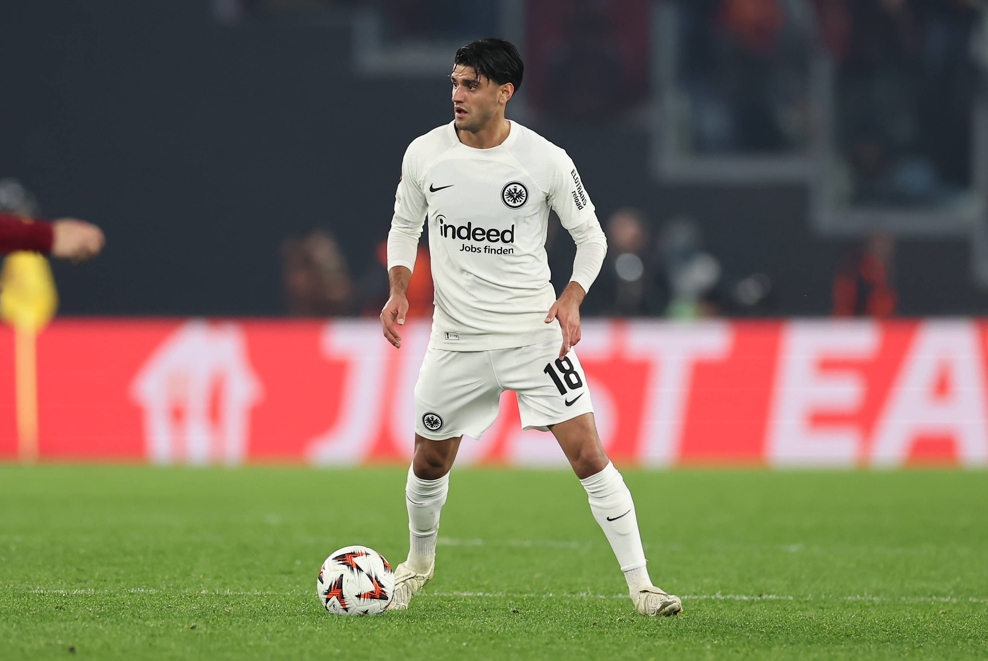 德天空:达胡德今夏将自由身离开法兰克福,多家俱乐部询问情况