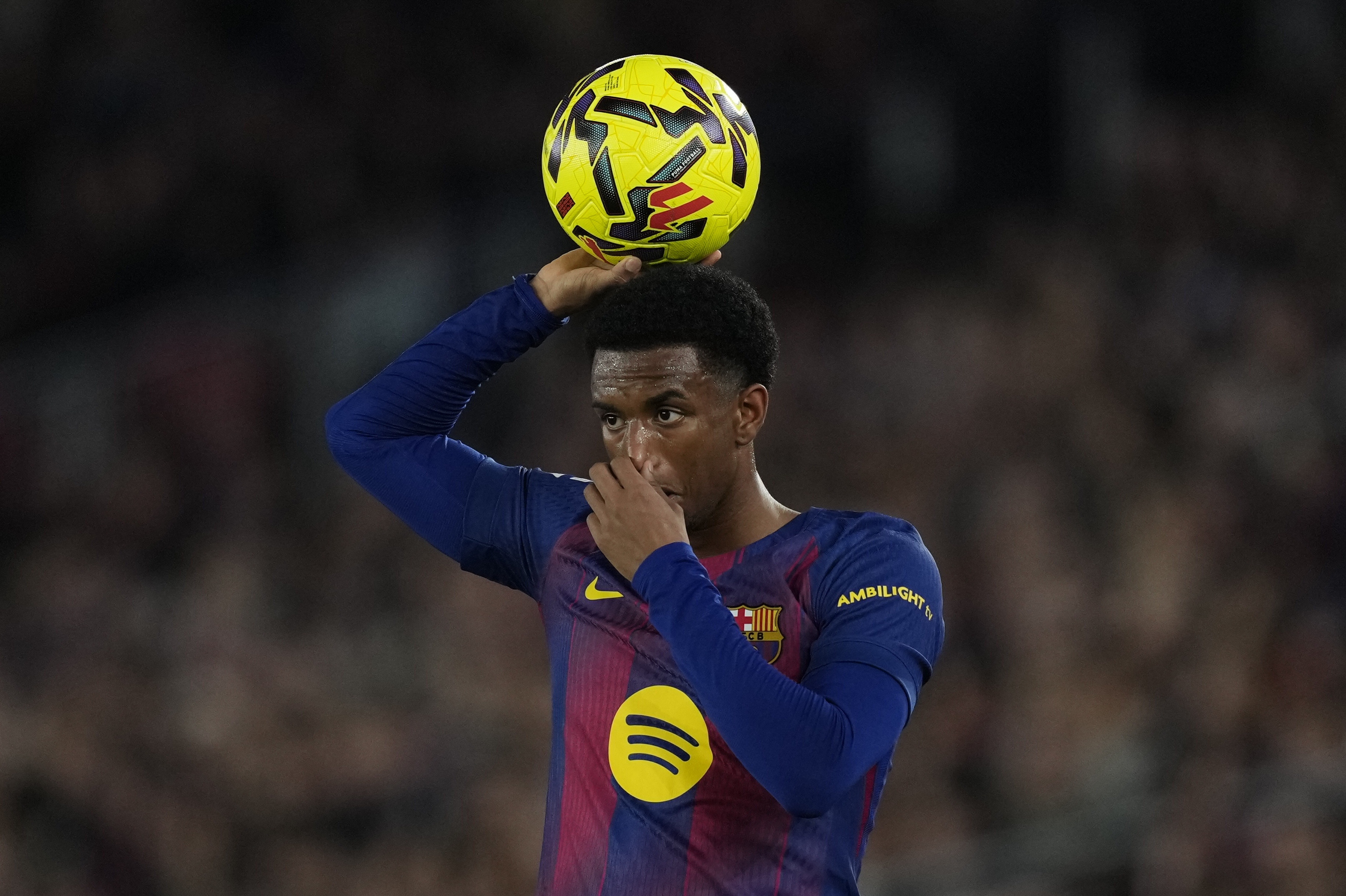 世体：曼联、曼城和维拉询问巴尔德情况，球员首要目标留在巴萨