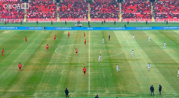 辽宁铁人主场出现无人机导致比赛延迟开球,被中足联通报批评