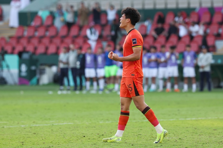 彭啸:希望接下来两场比赛全胜 有一天能为成年国家队效力