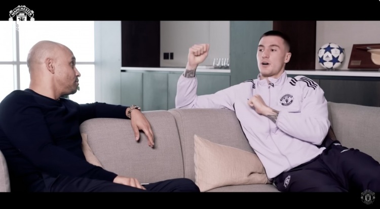 舍什科：我起初踢门将位置最终转型前锋，看了很多伊布视频来学习