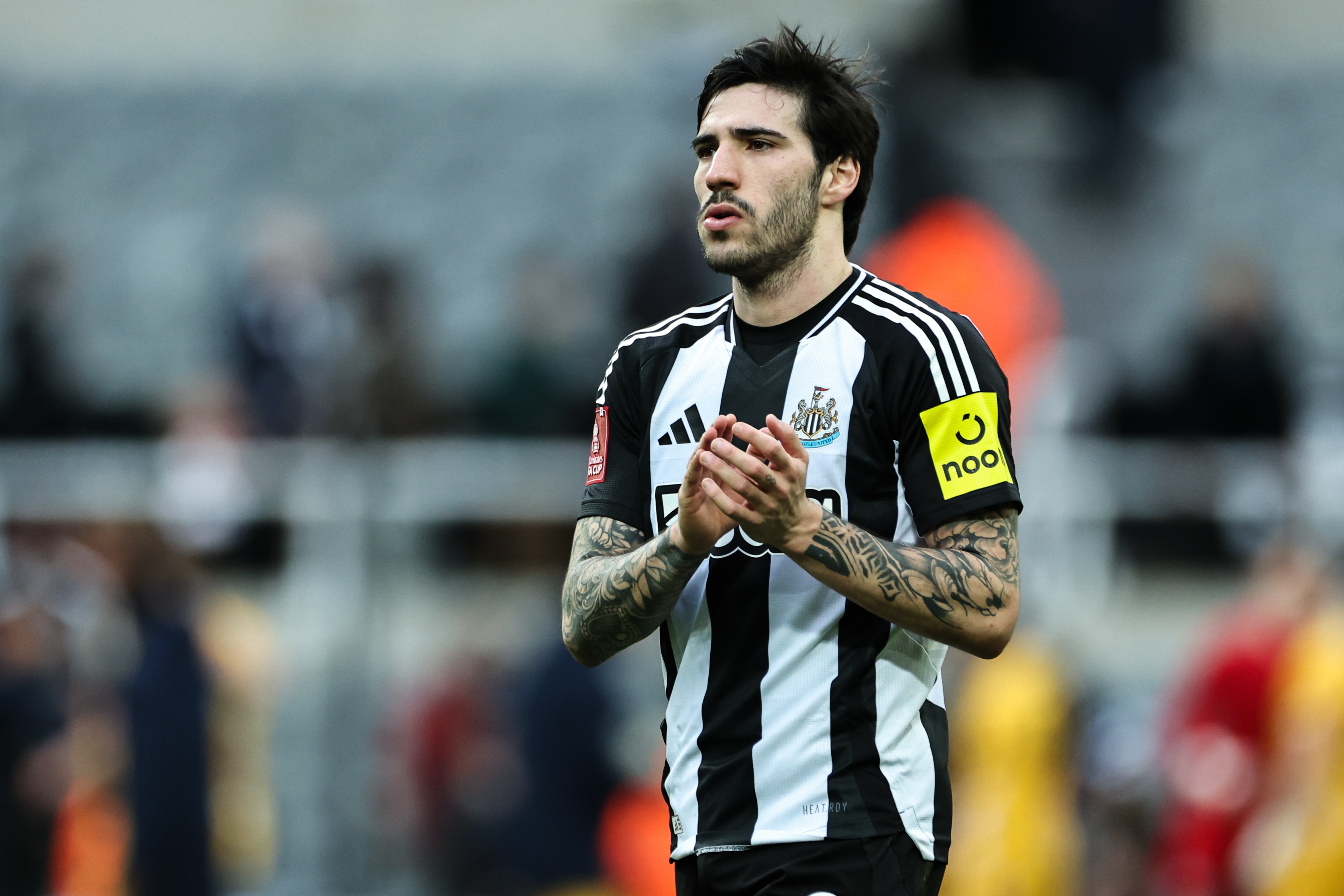 莫雷托:曼联中场引援首选托纳利,球员估价1亿欧左右