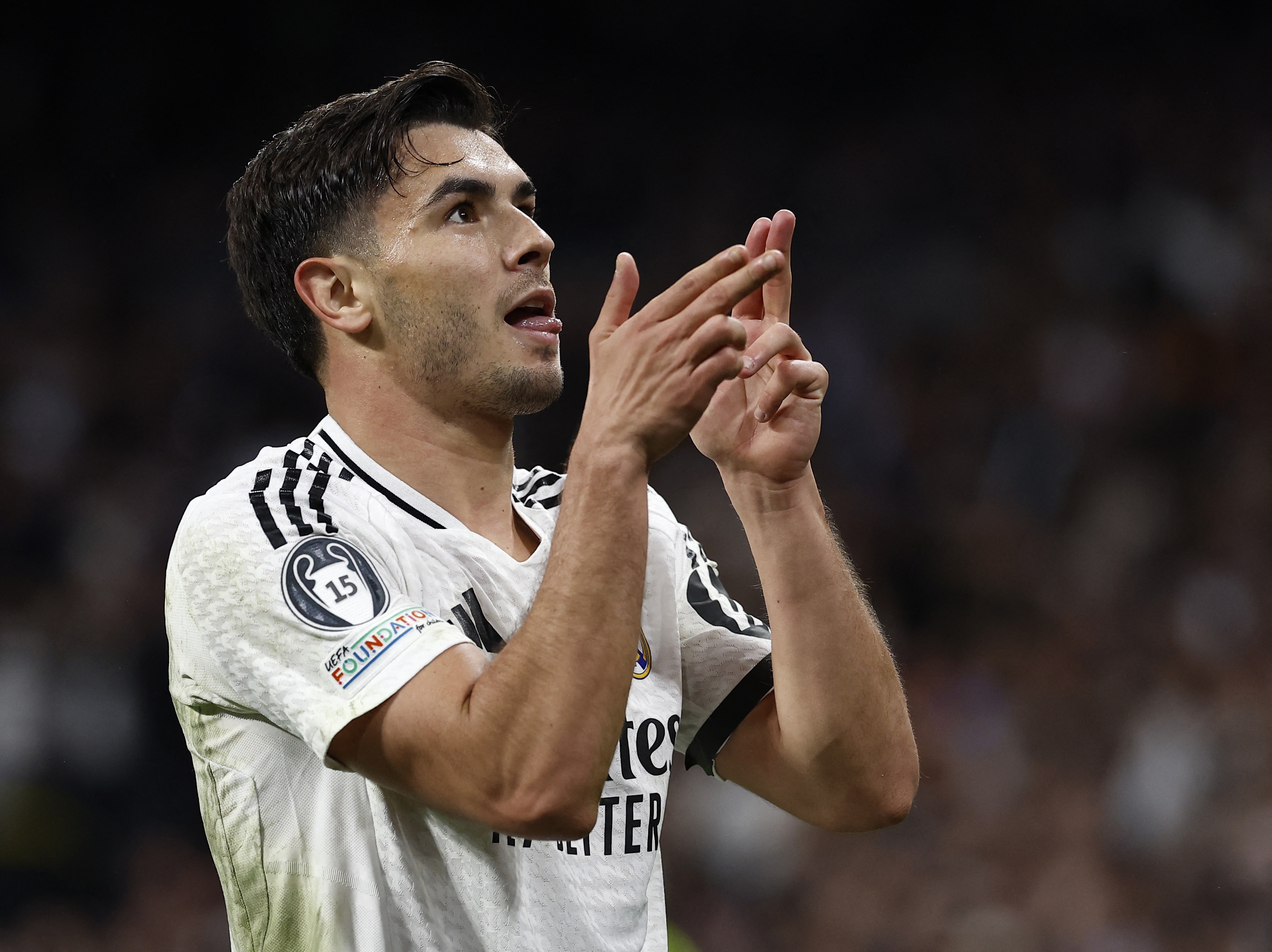 记者:迪亚斯不想离开皇马,阿韦洛亚和俱乐部都很信任他