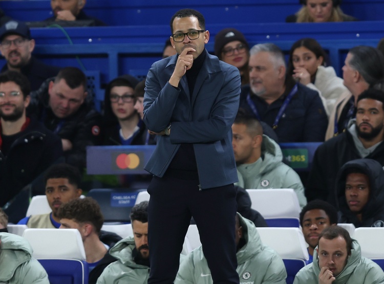 古斯托:不知道为什么那么多人调侃罗塞尼尔 赛季中途换帅不容易