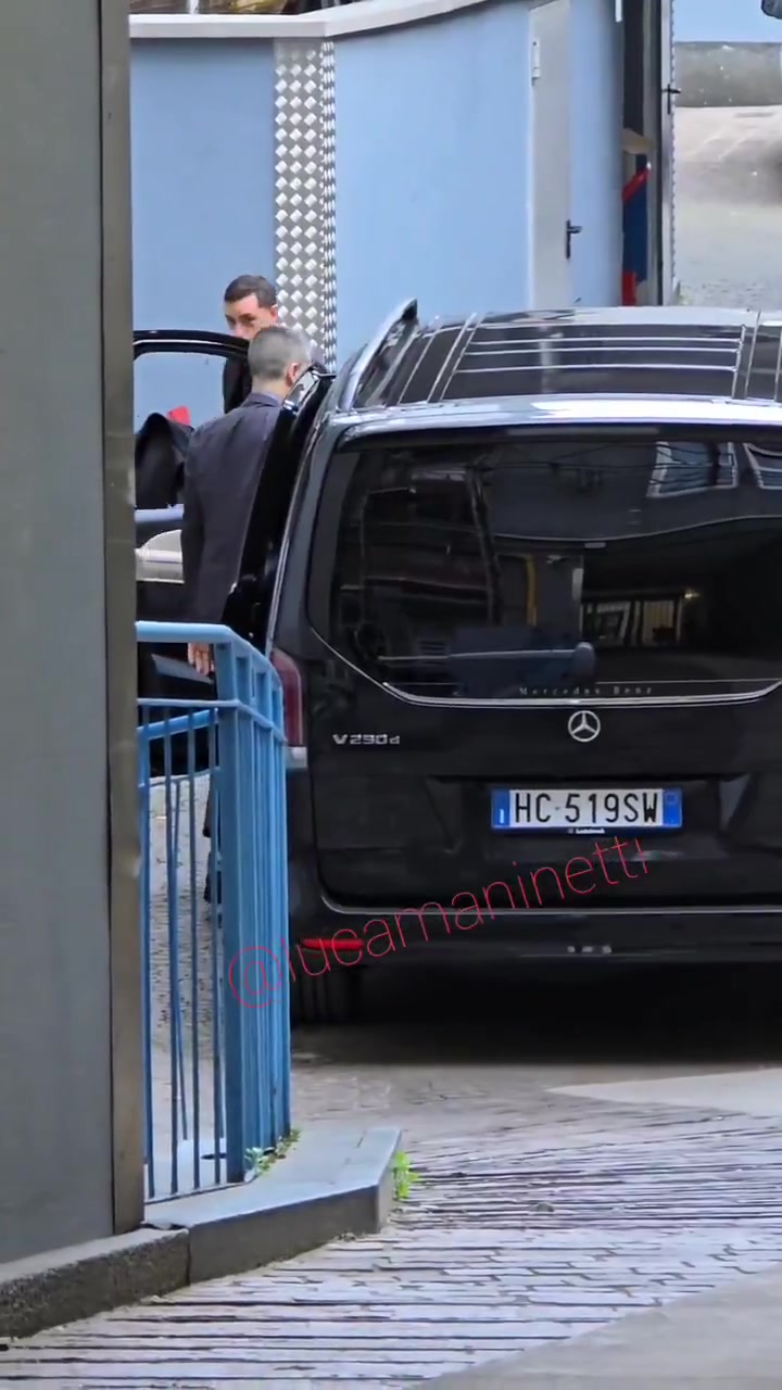 记者：19岁前锋安德烈·科斯蒂奇接受米兰的体检