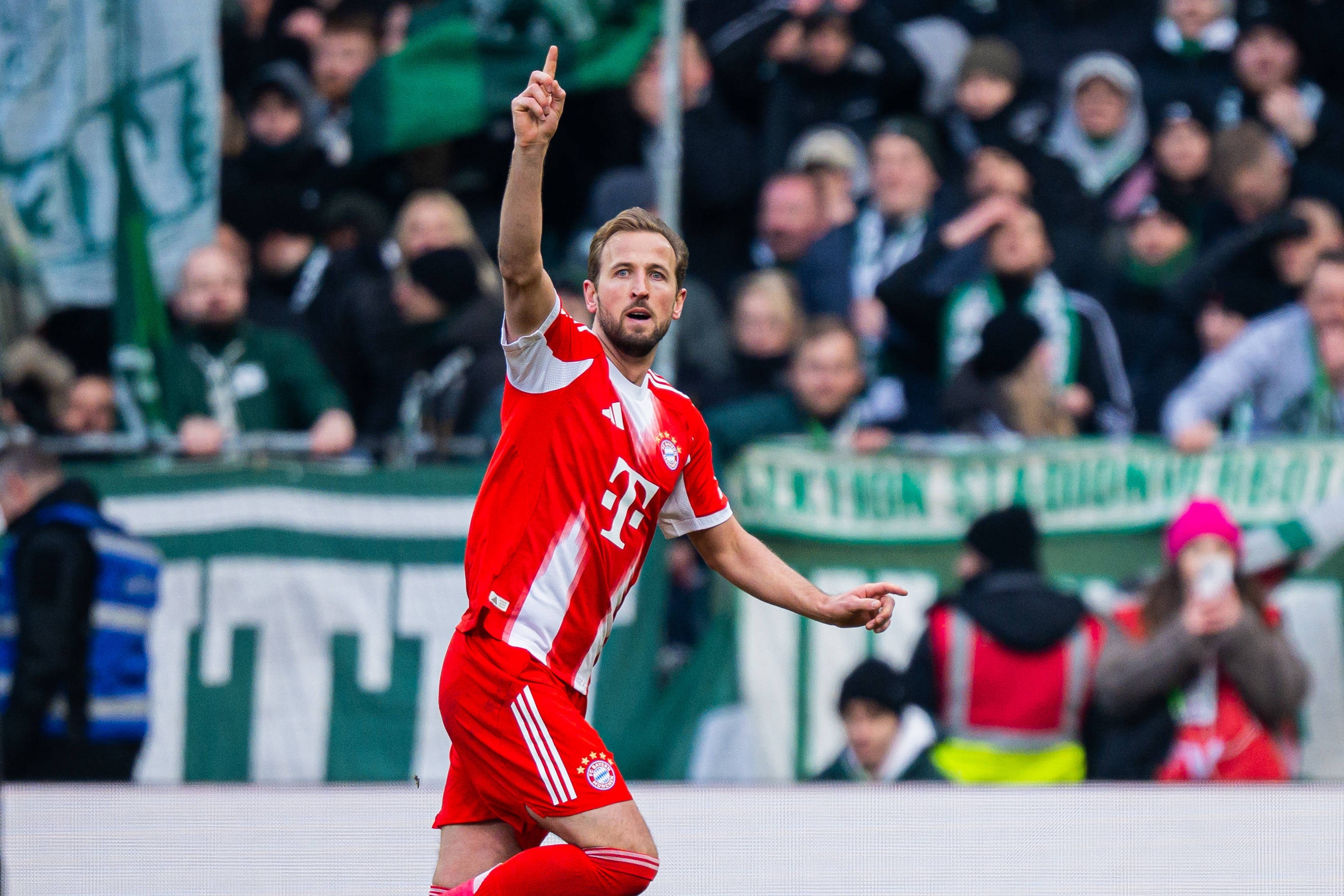 霍内斯：凯恩至少会效力到2027年，他还能保持这种水平三到四年