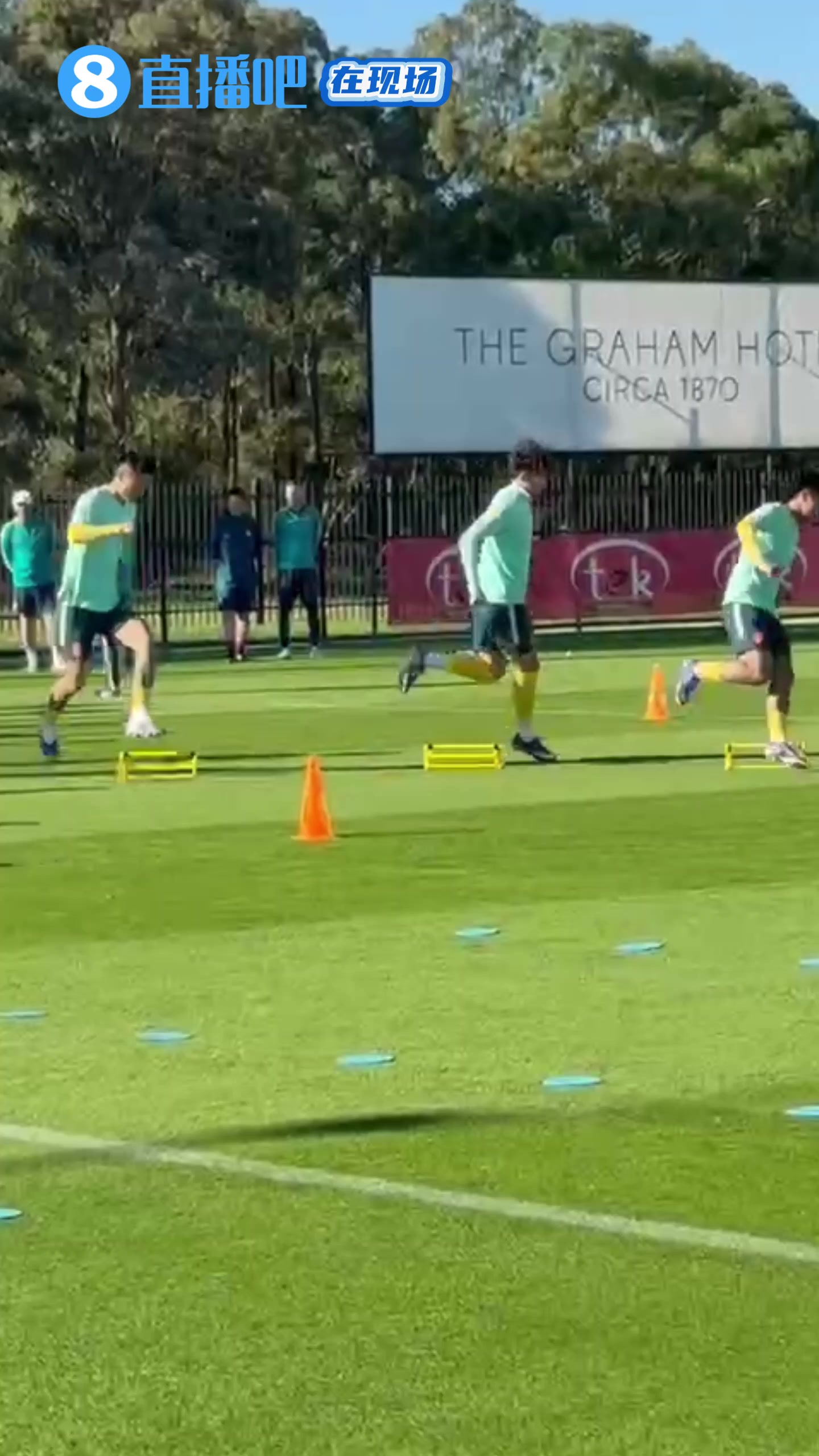 【直播吧在现场】明日遭遇战，国足完成对喀麦隆的最后一练