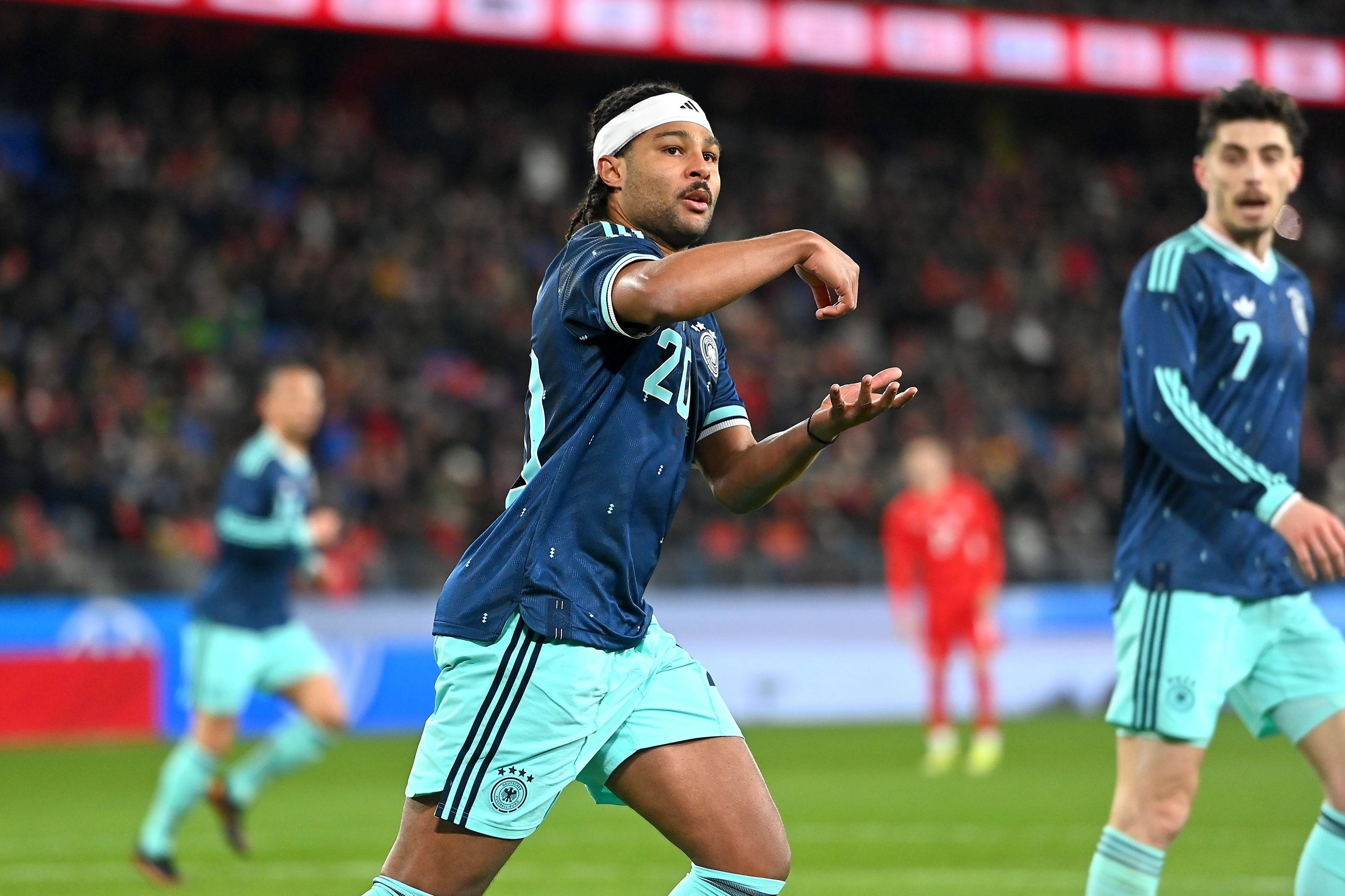 图片报：德国队蓝色客场球衣畅销，需求超过上届欧洲杯客场球衣