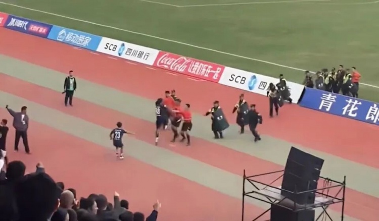 足球报:日火瓦体禁赛范围扩大为全国,曾有其他省市试图引进