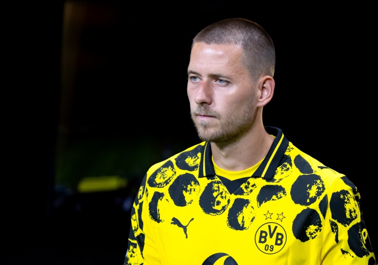 德天空:曼联和马竞有意多特后卫安东,已询问相关情况