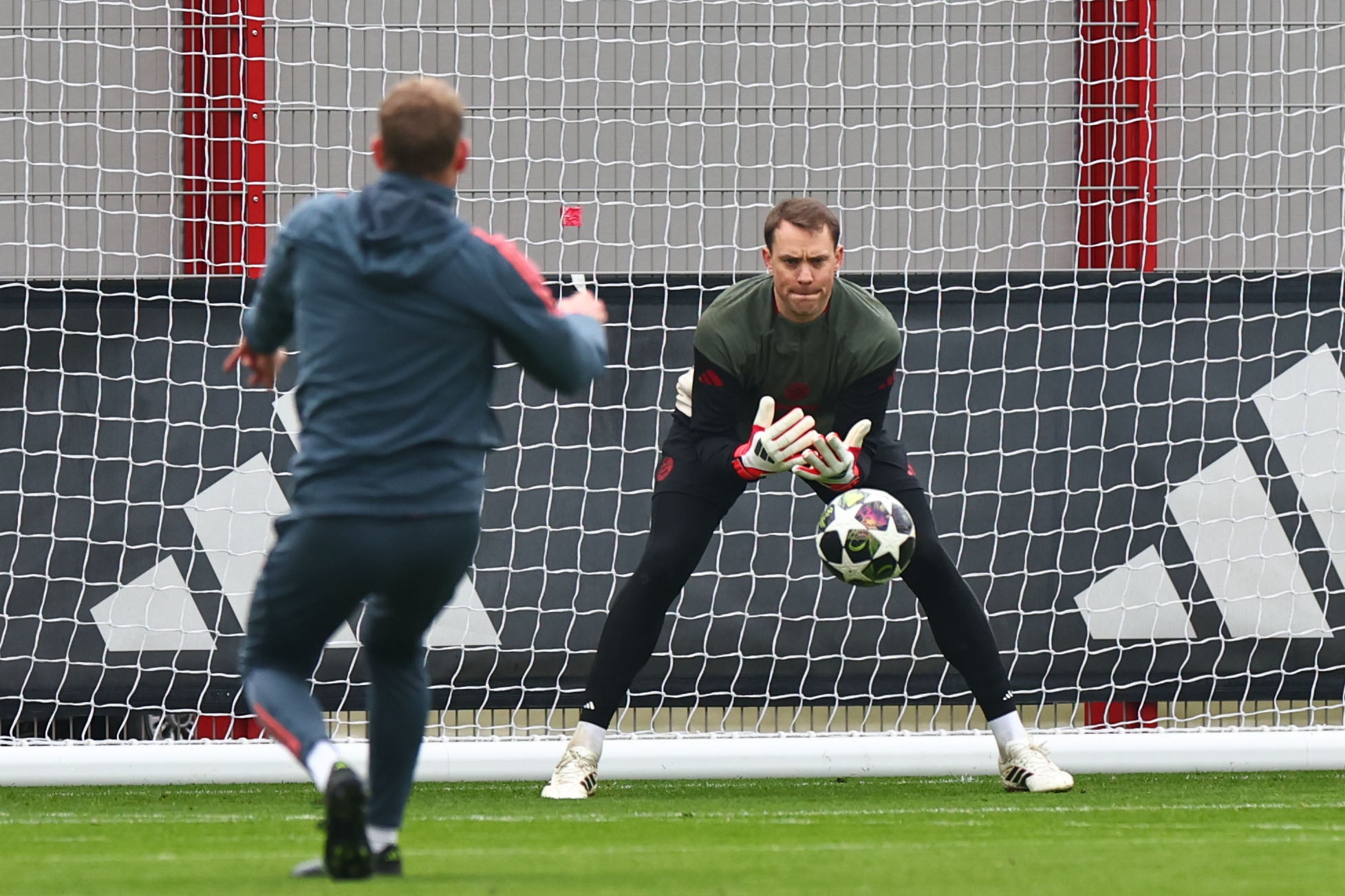 拜仁官方：乌尔比希进行个人训练，诺伊尔等多人参加部分合练