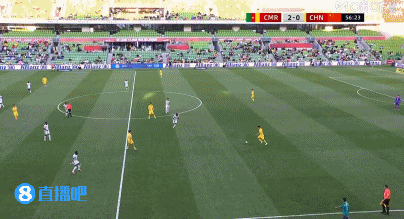 拜合拉木抢球引发喀麦隆教练组不满,喀麦隆主帅被红牌罚下!