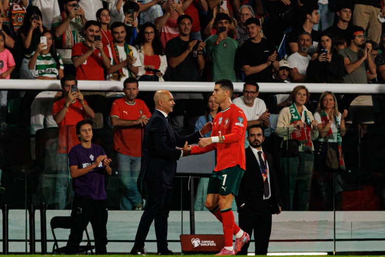 马丁内斯：C罗专注于每天成为最好的自己 他在葡萄牙的角色很重要