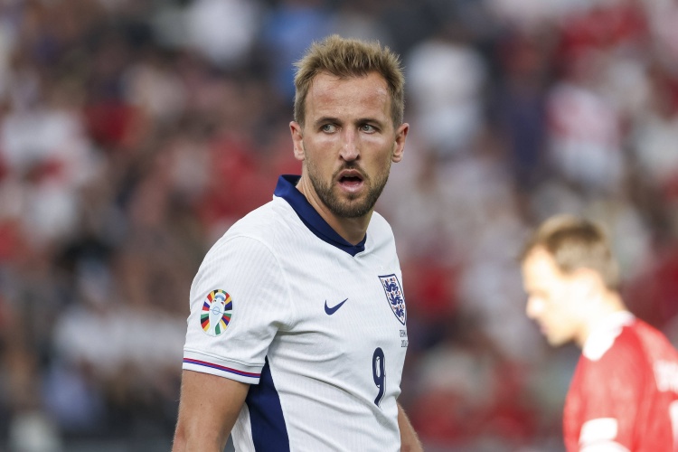 英格兰国家队官方：凯恩训练中受小伤，作为预防性措施不出战日本