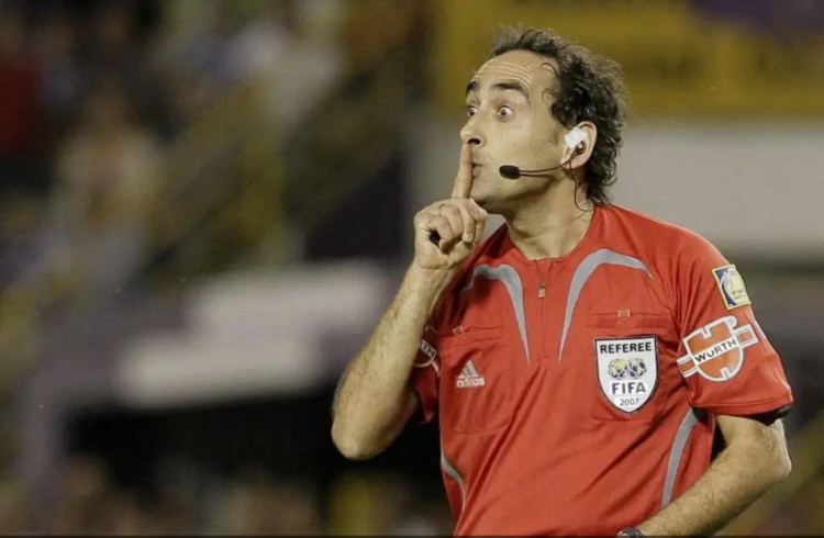 西班牙-埃及比赛中出现种族歧视事件,前裁判:不能容忍这种情况