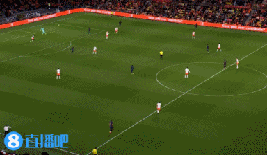 范德法特：德弗里每次参与对抗都会倒地，需要队友帮他解决问题