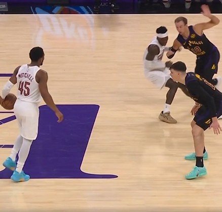 火眼金睛！施罗德造犯规 雷迪克挑战成功改判施罗德进攻犯规