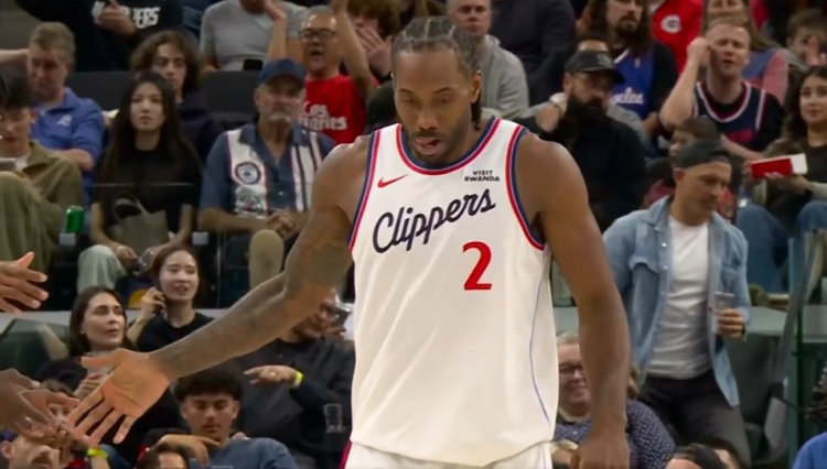 丝滑一抛！伦纳德1打2造犯规打进 但罚球没中2+0